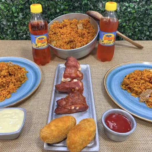 Combo Pa' Dos: 900 gramos de arroz (paisa o ranchero), 200 gramos de costilla, 2 croquetas de pollo y 2 bebidas 250 mililitros