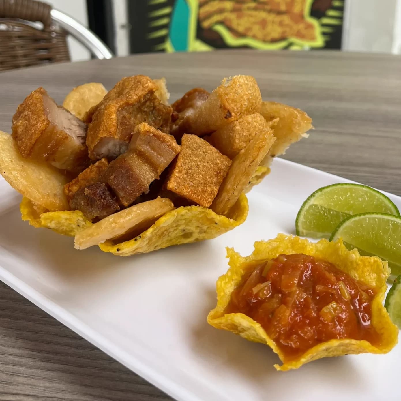 Entrada Chicharrón En Trozos: 200 gramos + 3 arepas